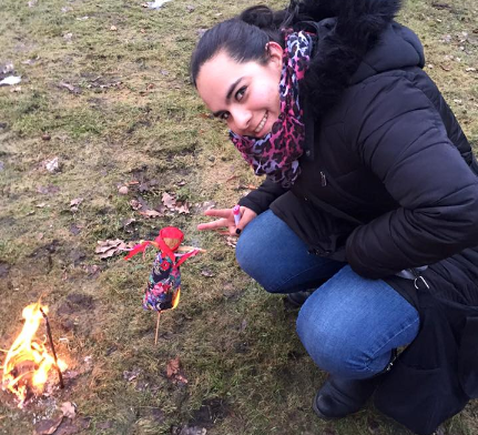 Illiany Jiménez, Dra. mexicana estudiante de Especialidad en San Petersburgo,				 confeccionó una muñeca de paja.                                                   