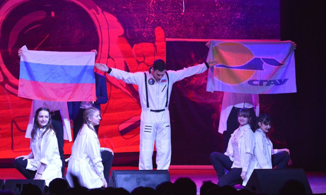 Estudiantes de la Universidad Aeroespacial de Samara en una representación teatral