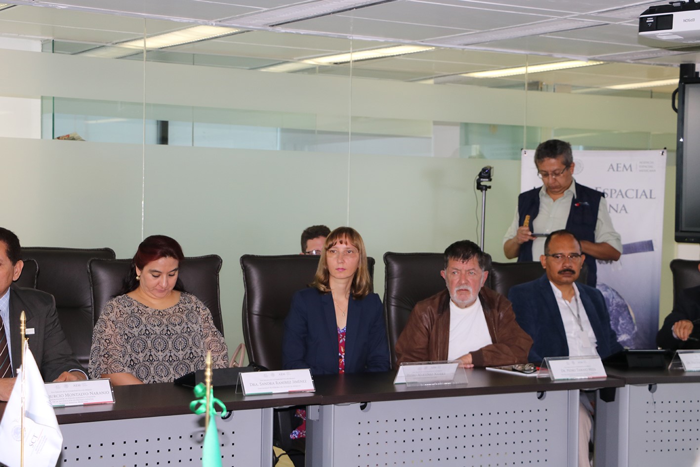 La representante de ALAR México, Natalia Smirnova, presente durante la reunión de la AEM