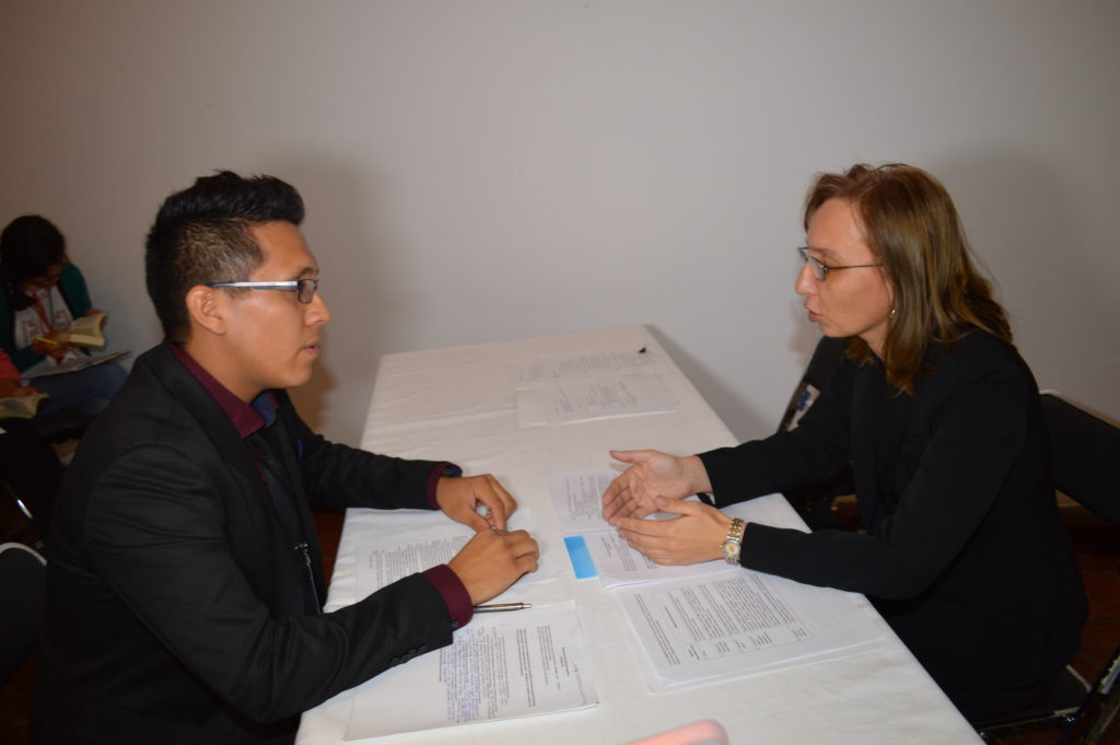 Respecto a la certificación de los estudiantes, el primer día se aplicaron los exámenes escritos y segundo día los exámenes orales