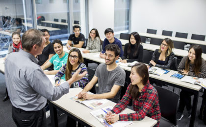 ¿Cuáles son los programas afines a la Maestría en Gerencia Social que ofrece Rusia?