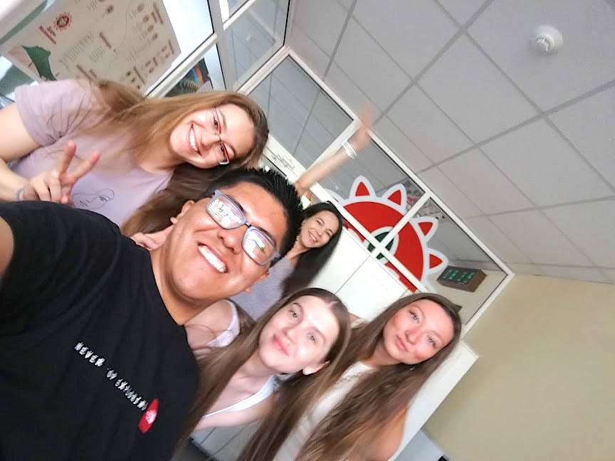 ¿Se puede estudiar una universidad Rusa, y trabajar al mismo tiempo?