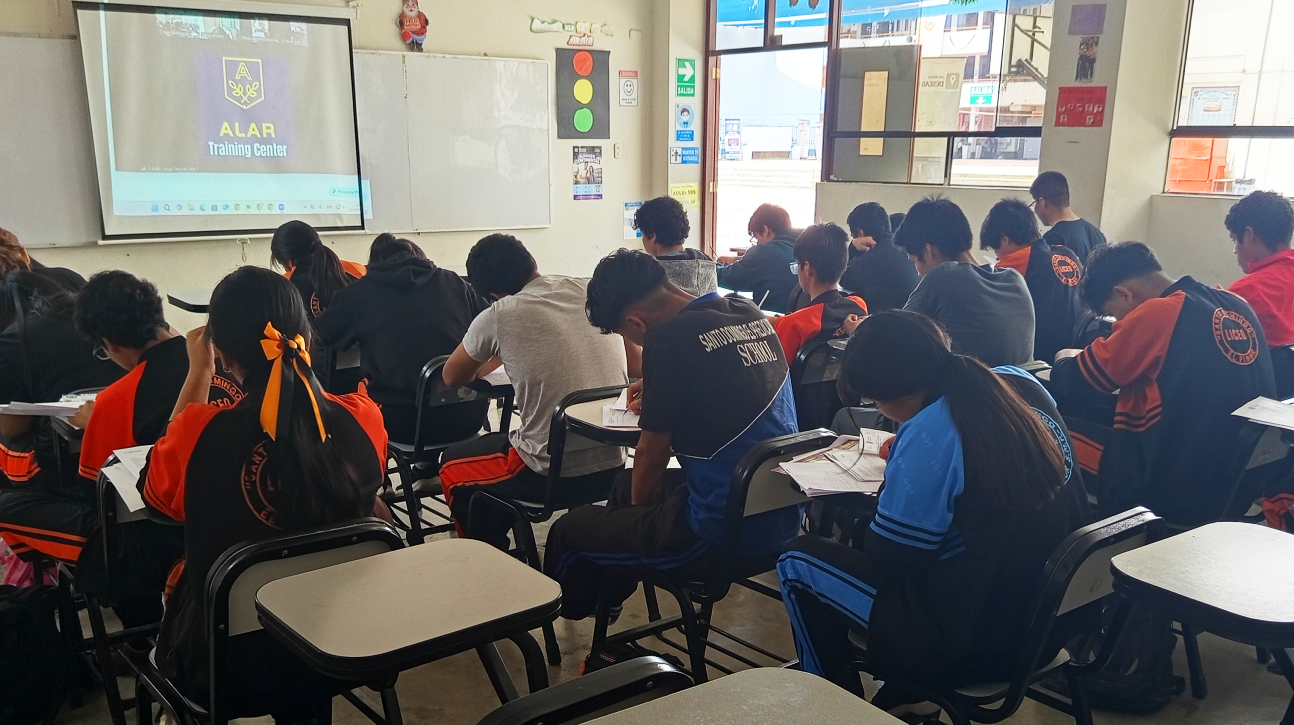 Escolares peruanos postulan a beca universitaria en Rusia en la Olimpiada de Física ORMO 2025 – 2026 ALAR – TSU