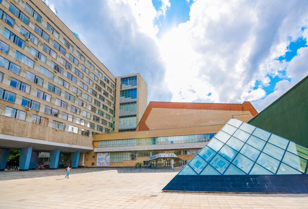 Universidad Nacional de Ciencia y Tecnología (MISIS): Ubicación, Facultades e Instalaciones